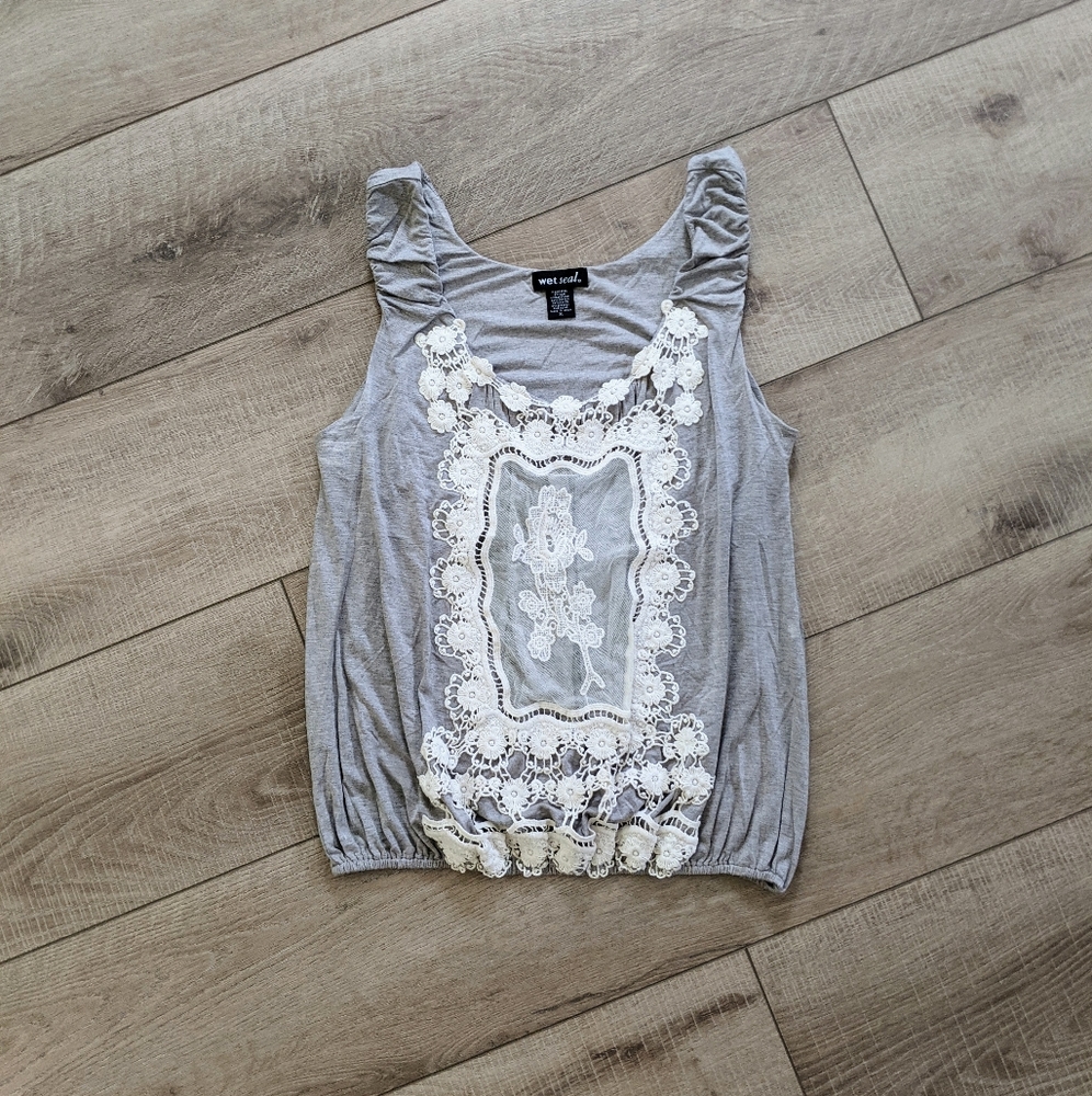 Women's Y2K Sleeveless Cottagecore Gray Top w White Crochet Lace Overlay Size XL